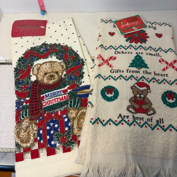 Holiday Bundle 5 Hand Towels, 1Oven Mitt, & 1 Pot Holder - Picture 9 of 12